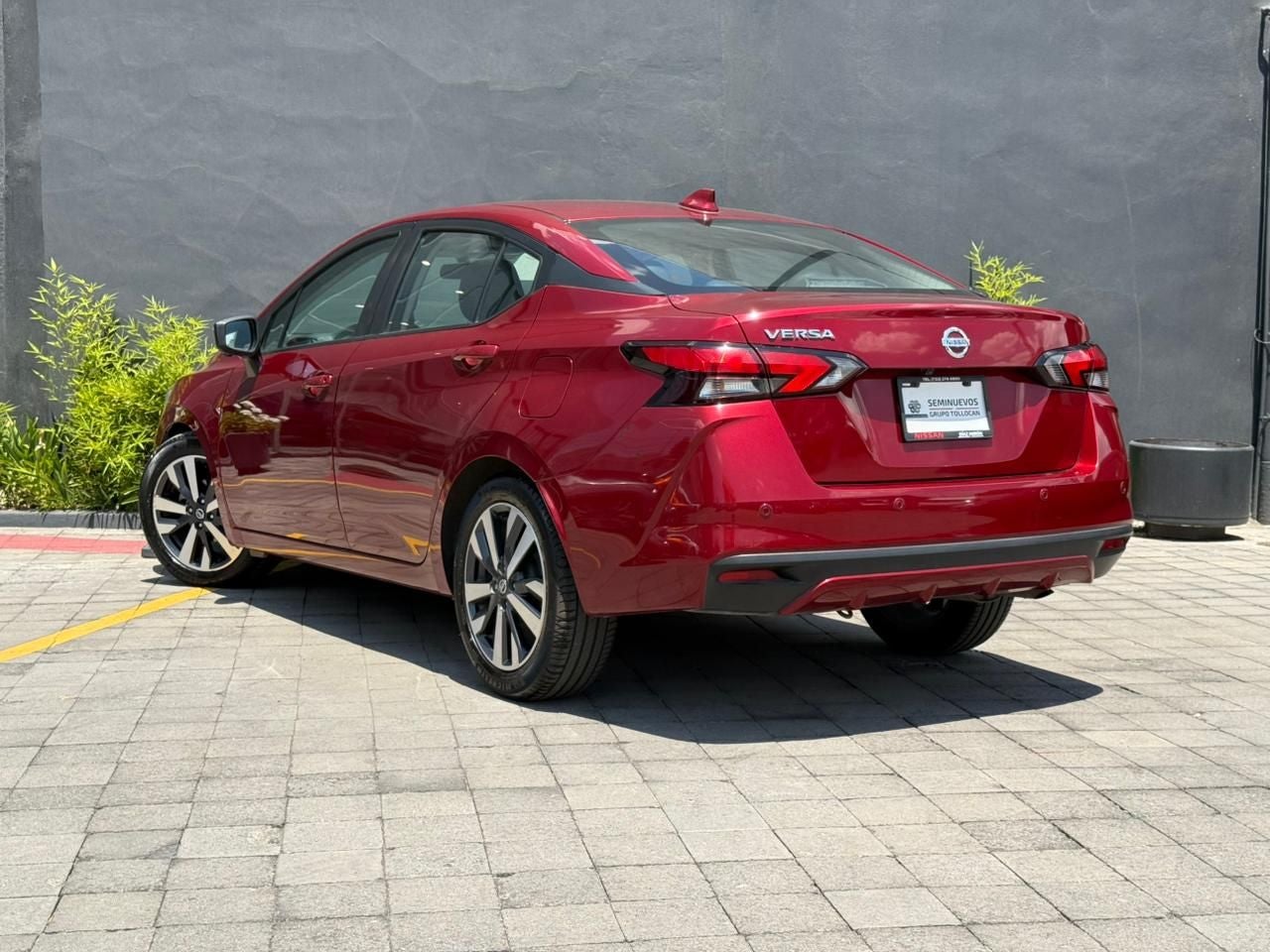 2020 Nissan Versa 1.6 Platinum Piel At