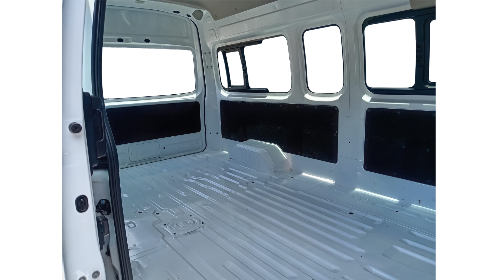 2023 Nissan Urvan 2.5 Panel Amplia AA Mt